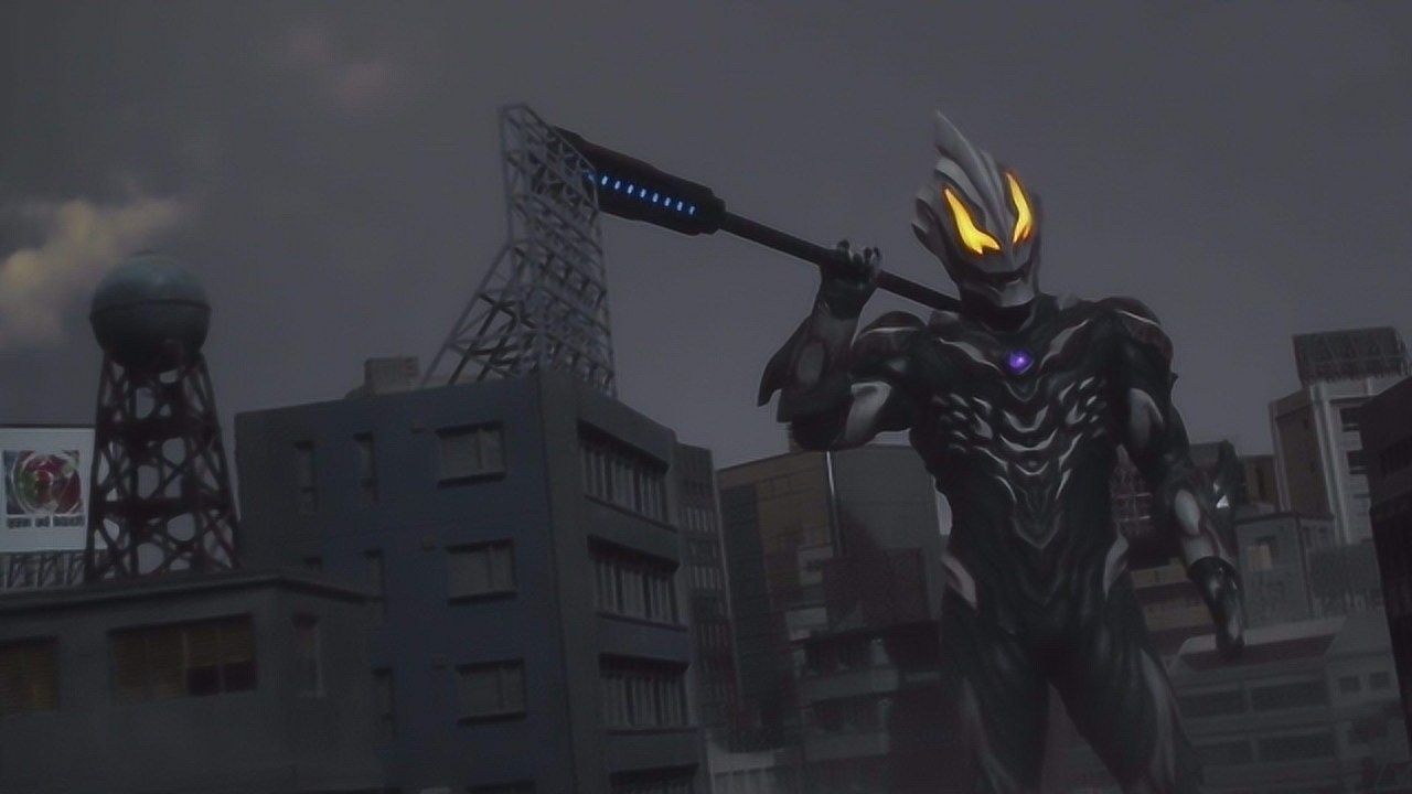 奥特曼假贝利亚虽说会的招式比较少但却招招致命比泰迦还要强