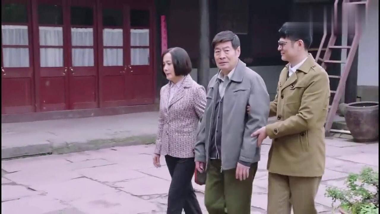 咱家:郭虎和艾红两人登记结婚,姑娘很满意,他却臭着个脸