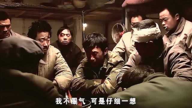 黑心的老板故意拖欠农民工工资,无奈的农民工只能这样做下