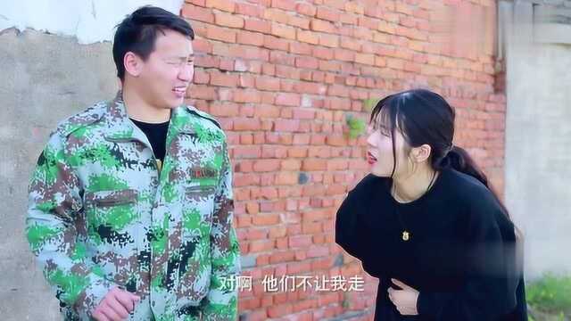 姑娘尿急问路遇到憨小伙,一番交流后姑娘憋不住了,整个过程真逗!