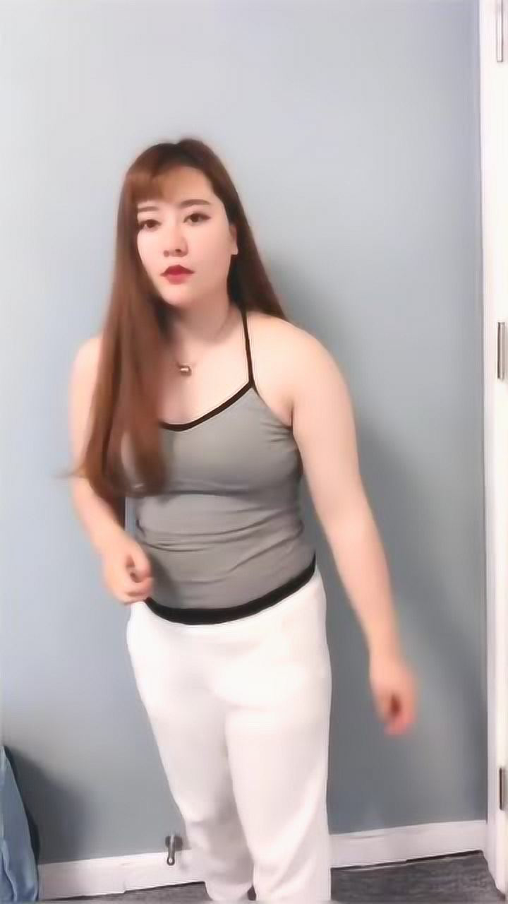 140斤胖美女一身肥肉大肚腩画面一转仿佛换了个人超显瘦