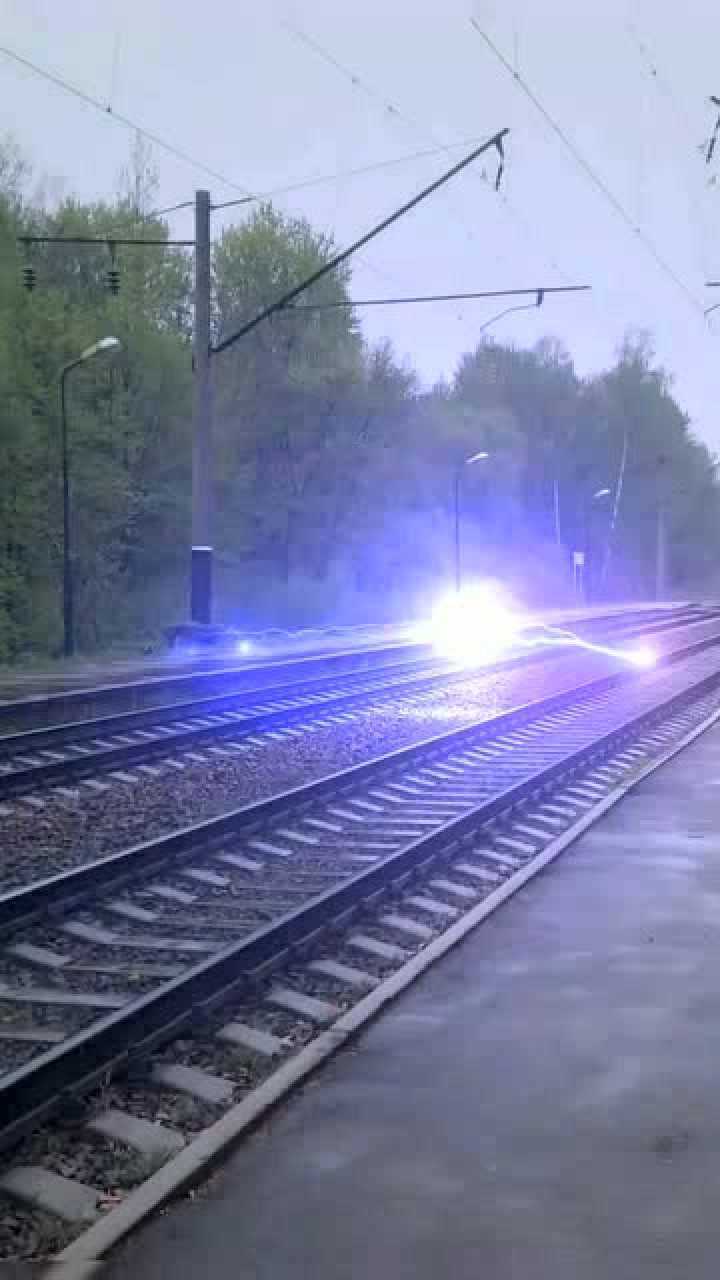 有人见过球状闪电吗,真是罕见的自然现象,长见识了!