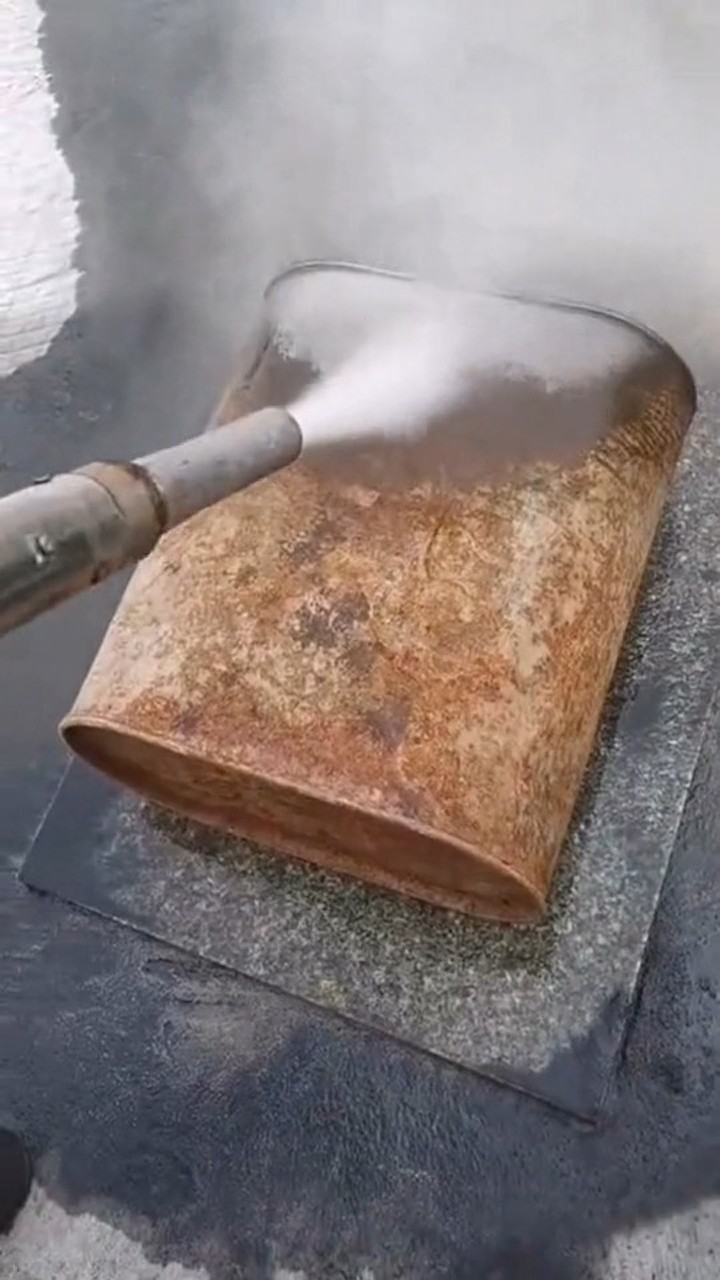 高压水枪除锈,效果让人意外,就是有点费水!