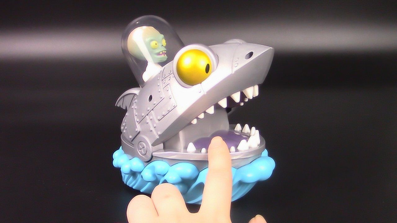 火暴战神合体,焕发超强战斗力01:44植物大战僵尸2主题玩具:鲨鱼