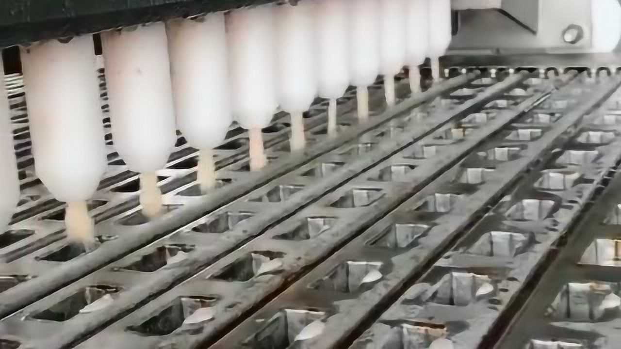 雪糕厂制作雪糕中,原来五毛钱一个的雪糕是这样做的,再也不敢吃了!