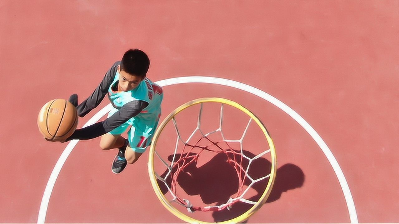 努力换来的幸运nba众球星成功被中国独臂篮球少年圈粉