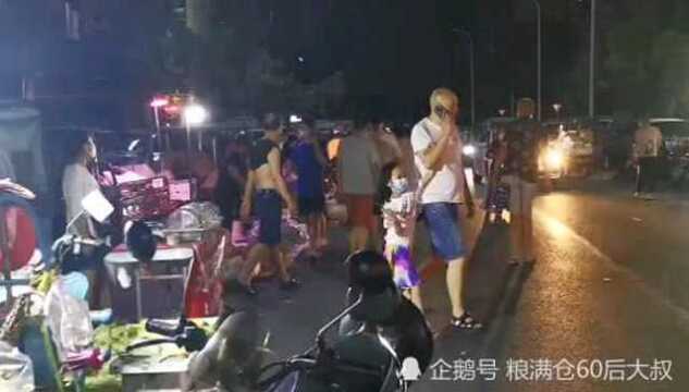 实拍武汉盘龙城美景社区地摊,促进经济推动就业需不忘加强管理