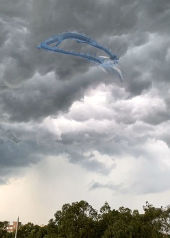 无意中在郊区快下雨的时候拍到的世界上真的有龙吗太震撼了