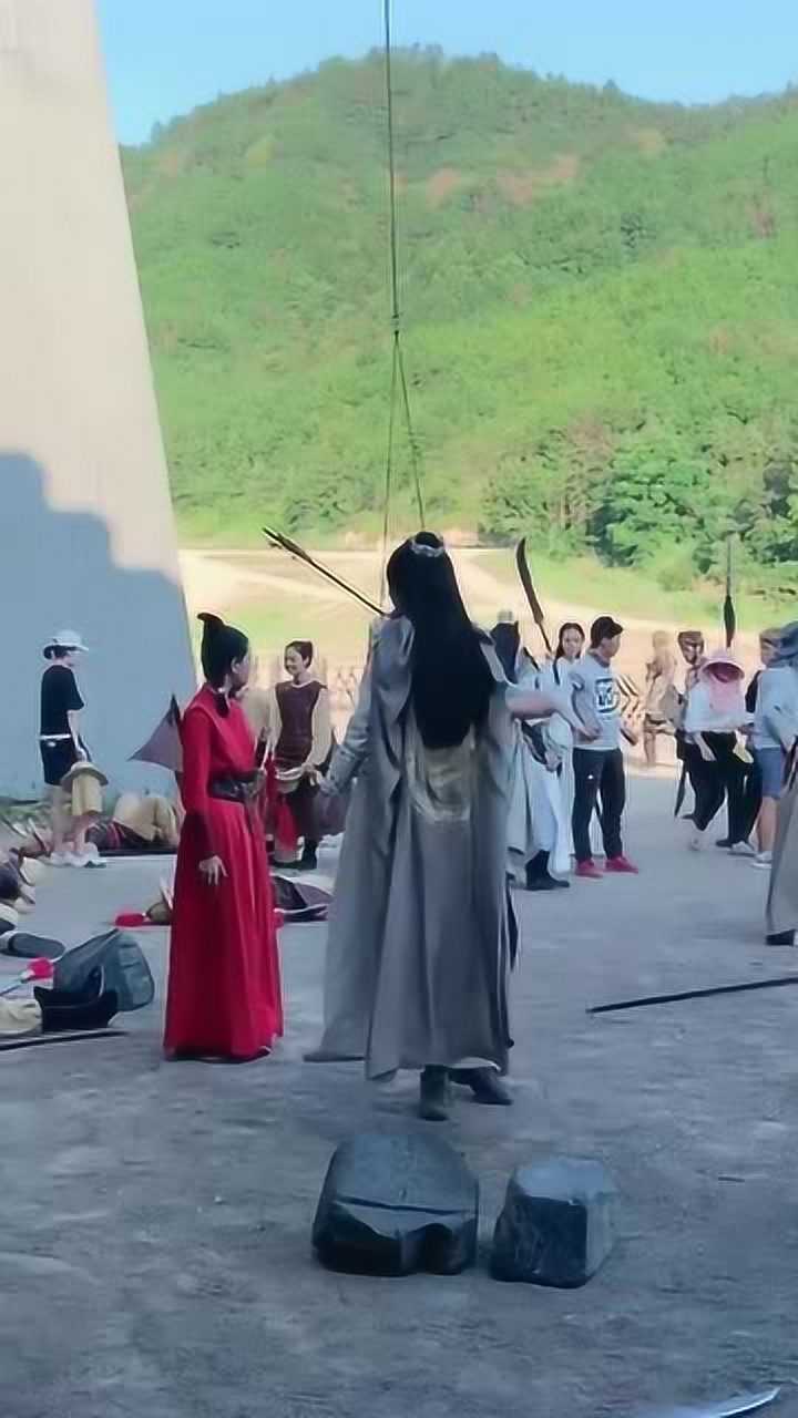 古装剧拍摄女主演中箭画面莫名有喜感