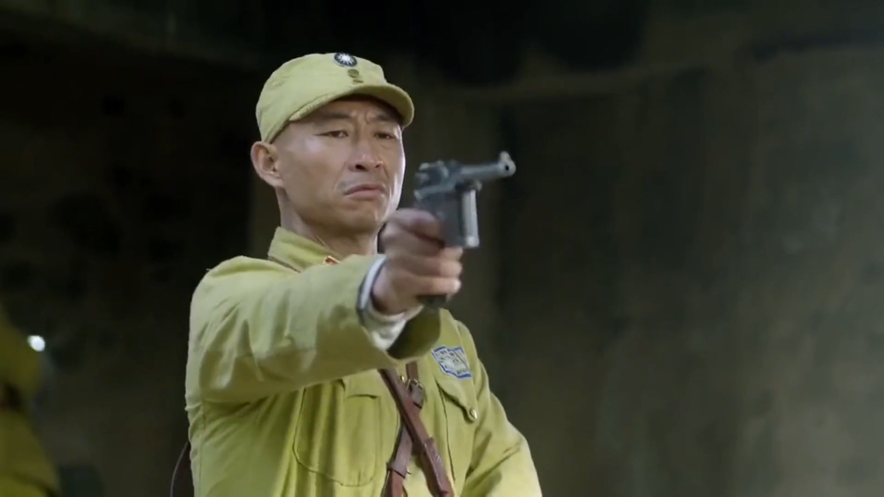 壮丁:上级下令攻打新四军,结果大叔一听不愿自相残杀,竟一枪打死上级