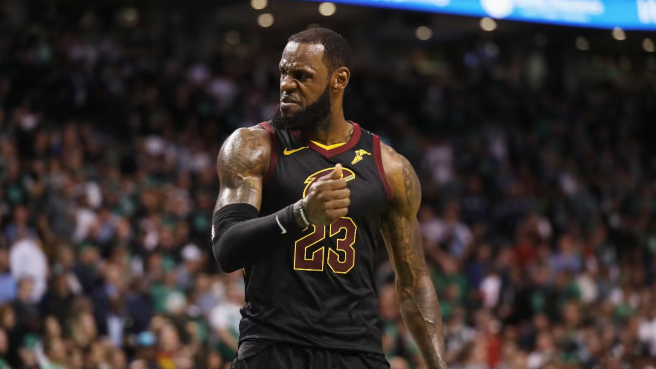 18年的詹姆斯是不是史上最强个人秀,他凭借超神表现把骑士带进总决赛!