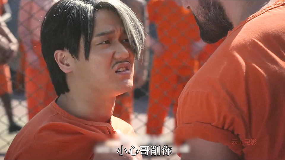 狱霸欺负新来的囚犯,却不知道对方是顶级杀手,喜剧