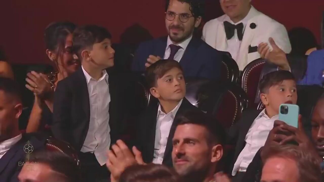 再一次全体起立鼓掌!众望所归!