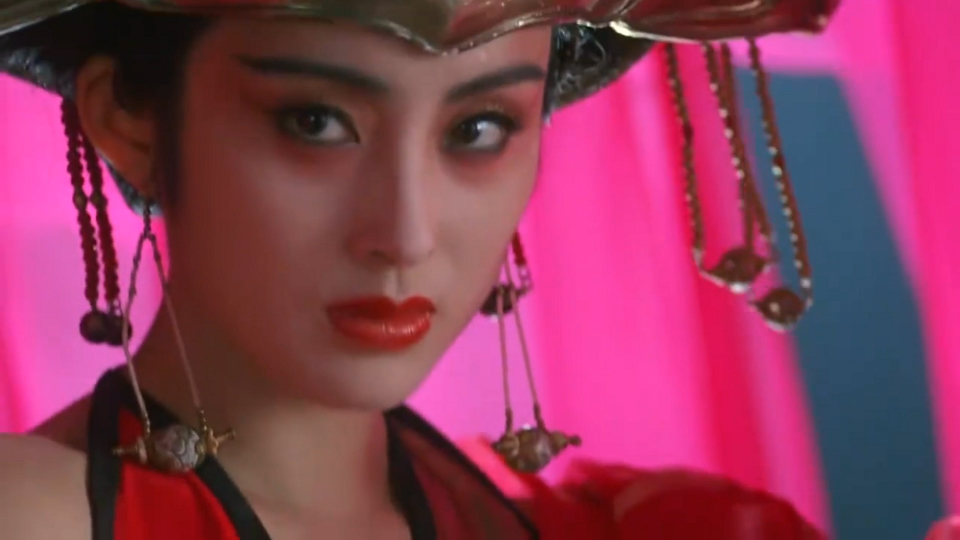 这才叫气场,张敏饰演的移花宫宫主无人超越,出场美得让人窒息