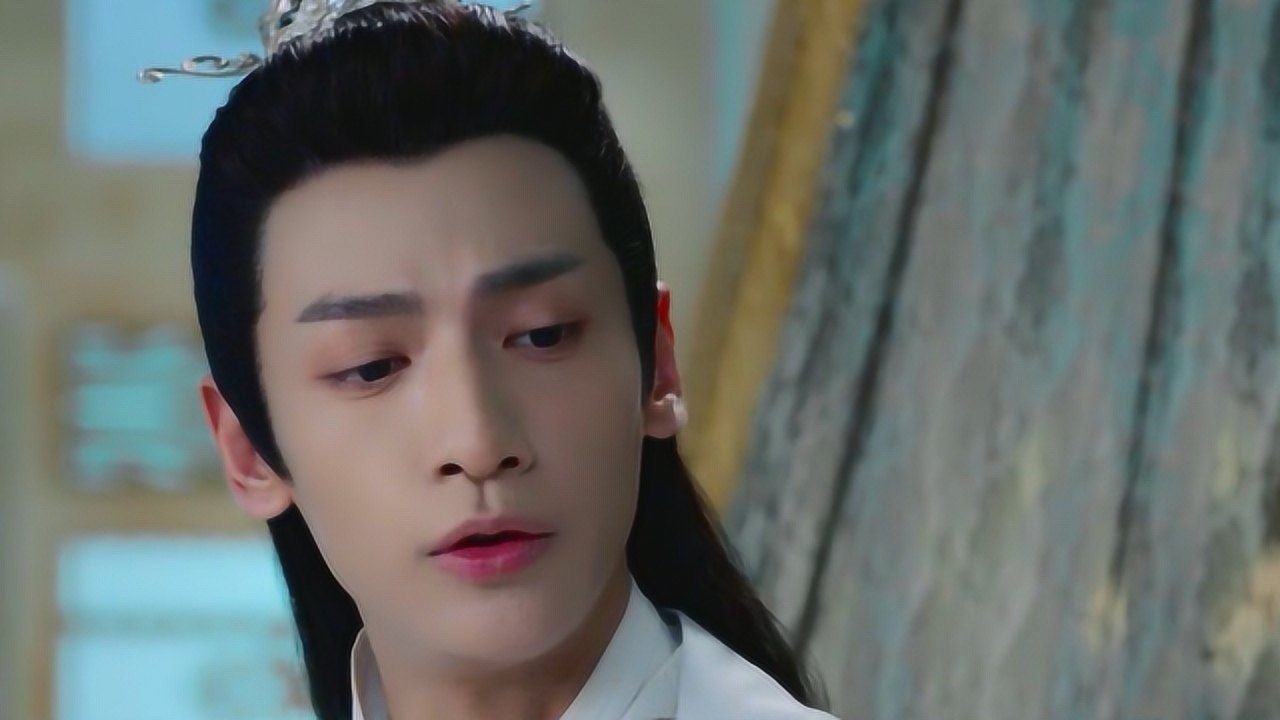 暮辞死在鎏英怀里爱情虽虐心但有一样宝物也引起了我们的注意