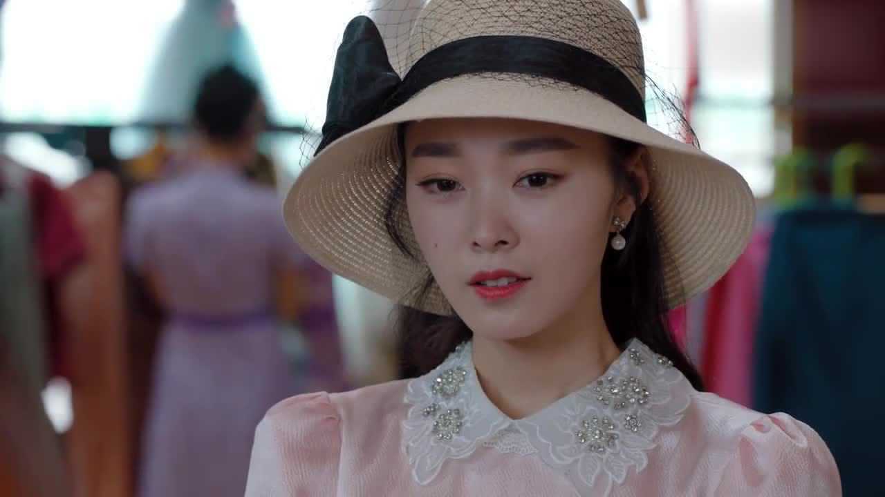 小楼昨夜又东风美女下楼扭伤脚霸道总裁一把将她背起真甜蜜