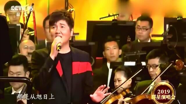 歌手孙楠演唱《红旗飘飘》经典歌曲,声声入心