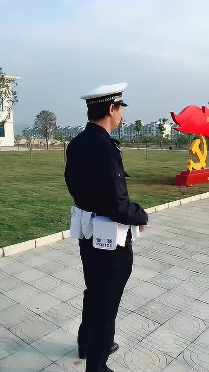 有人说我是贴条警察今天说明一下白帽子白腰带是交警我是派出所民警