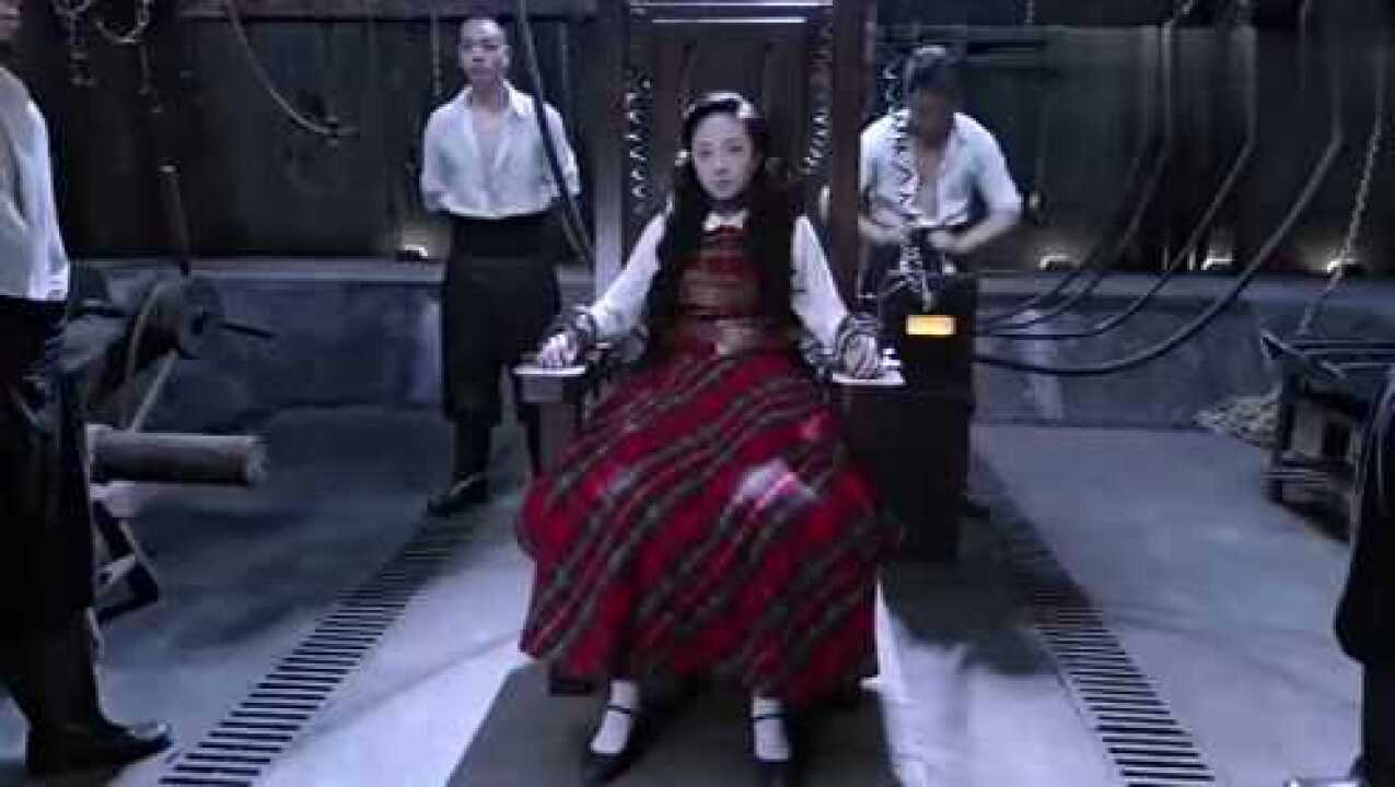 电刑太可怕了，美女当场小便失禁_高清