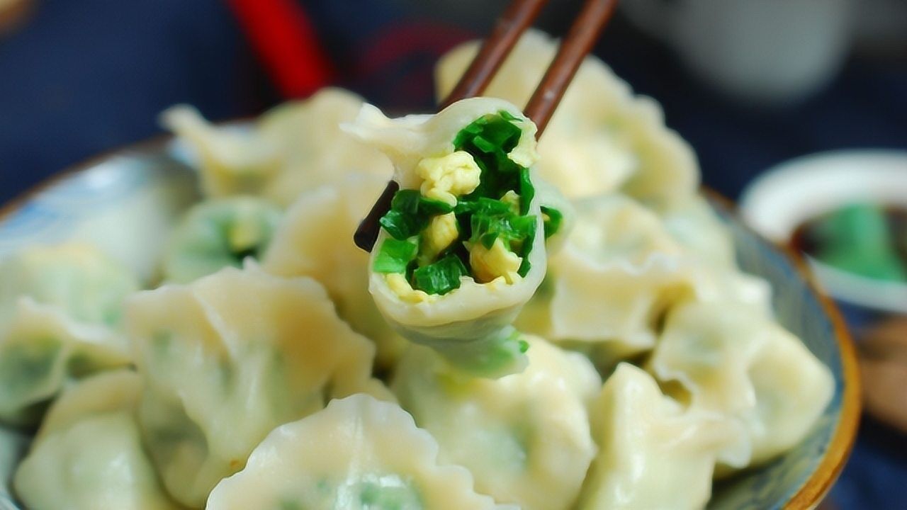韭菜鸡蛋饺子拌馅时多加1种调料韭菜不出水好吃又美味