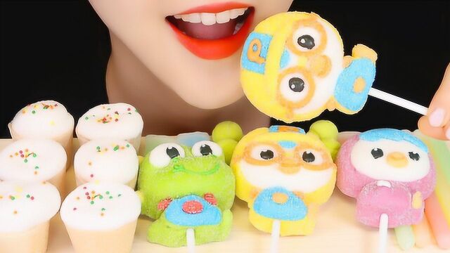 小姐姐吃卡通糖果,萌萌的造型少女心都要炸裂了