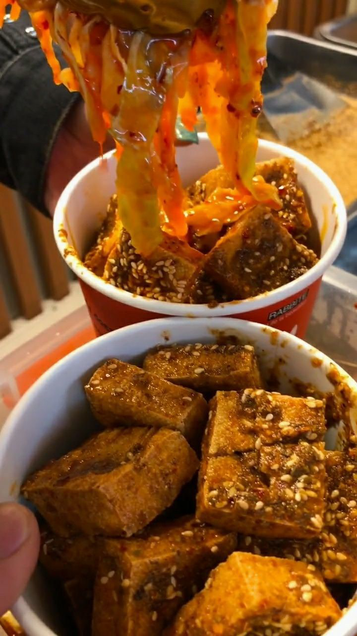 泡菜臭豆腐来了,有喜欢吃的吗?