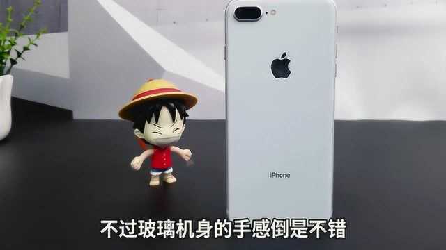 最小挖孔屏手机上手!对比iPhone8P,胜在外观独特?