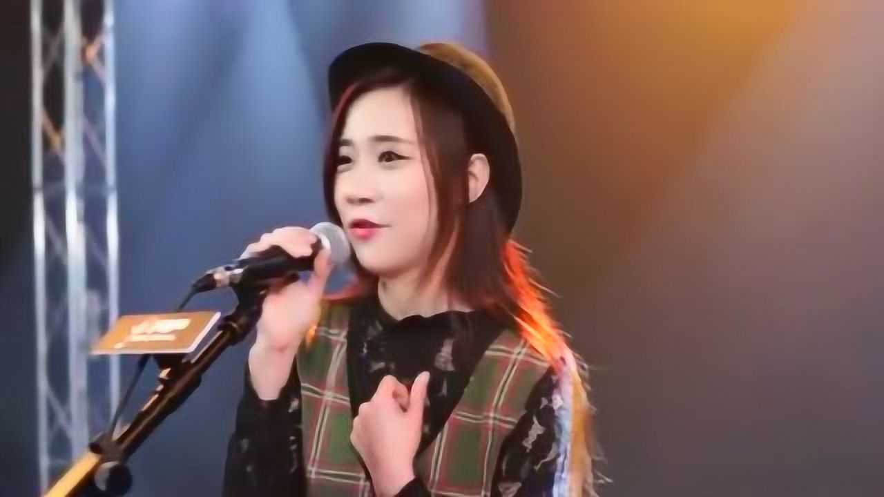 02:01美女翻唱吴倩莲《天下浪子不独你一人》超好听的粤语经典亮声03