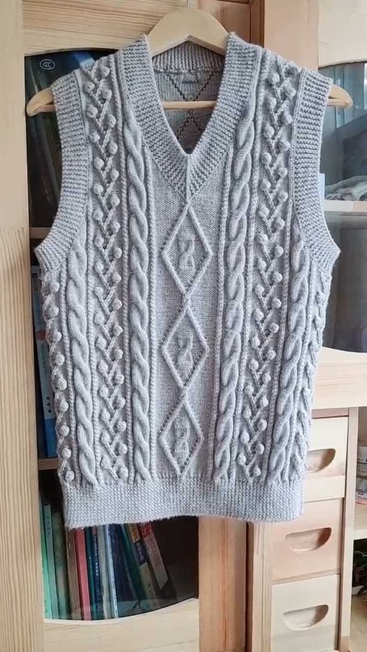 羊毛线编织的方块花v 领毛背心马甲
