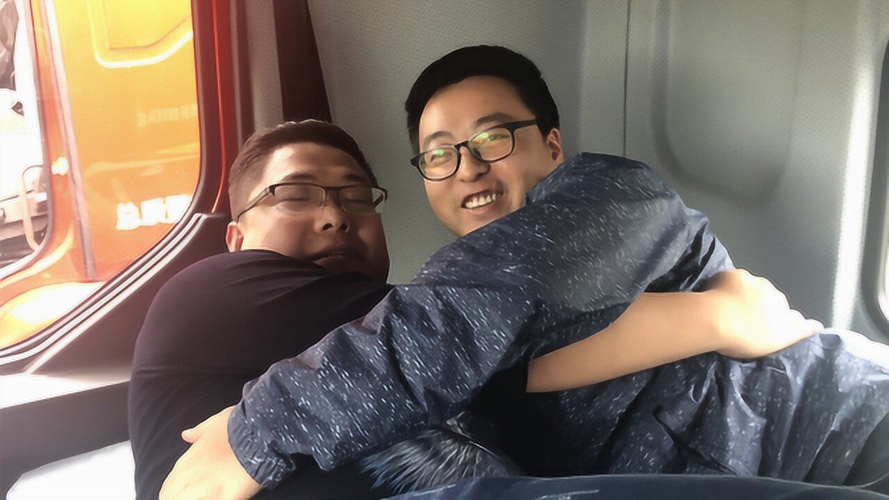 两个胖子同床共枕,只有柳汽乘龙h5的"魔法卧铺"能圆梦了