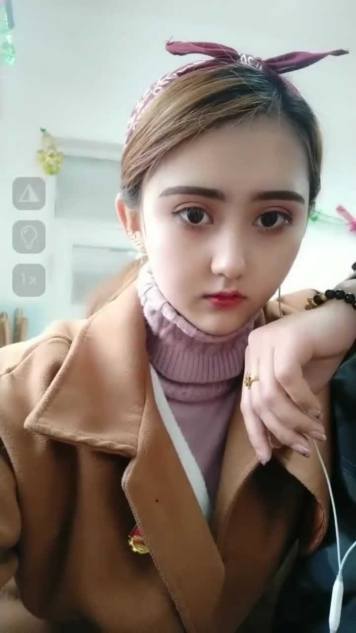 眼睛水灵灵的女人面相图片