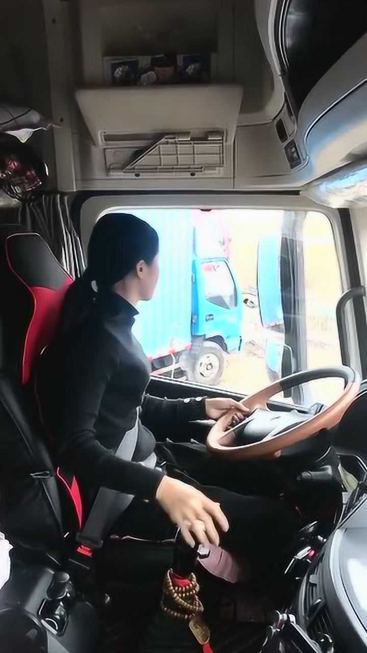 货车女司机朵朵,笑起来真好看,这次系的安全带标准不?