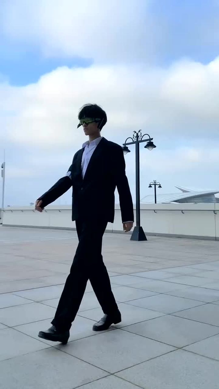 齐步走太空步太帅了