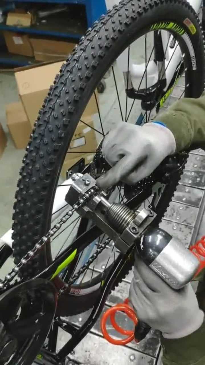 山地自行车的链条,原来是这样装的