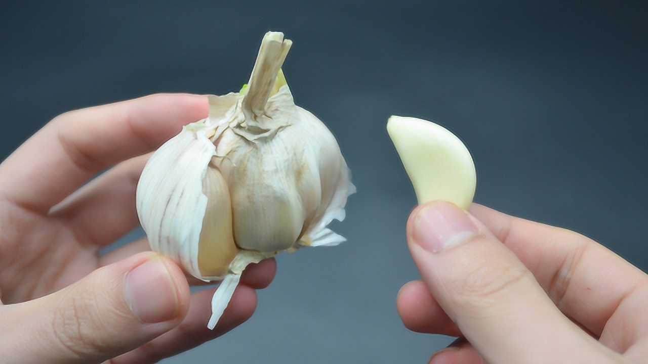 不管嘴里蒜味有多大一个简单的方法蒜味立马全去除真实用