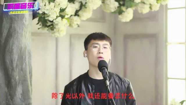 小伙演唱李荣浩的经典歌曲《模特》,沙哑的嗓音,听不够的歌曲