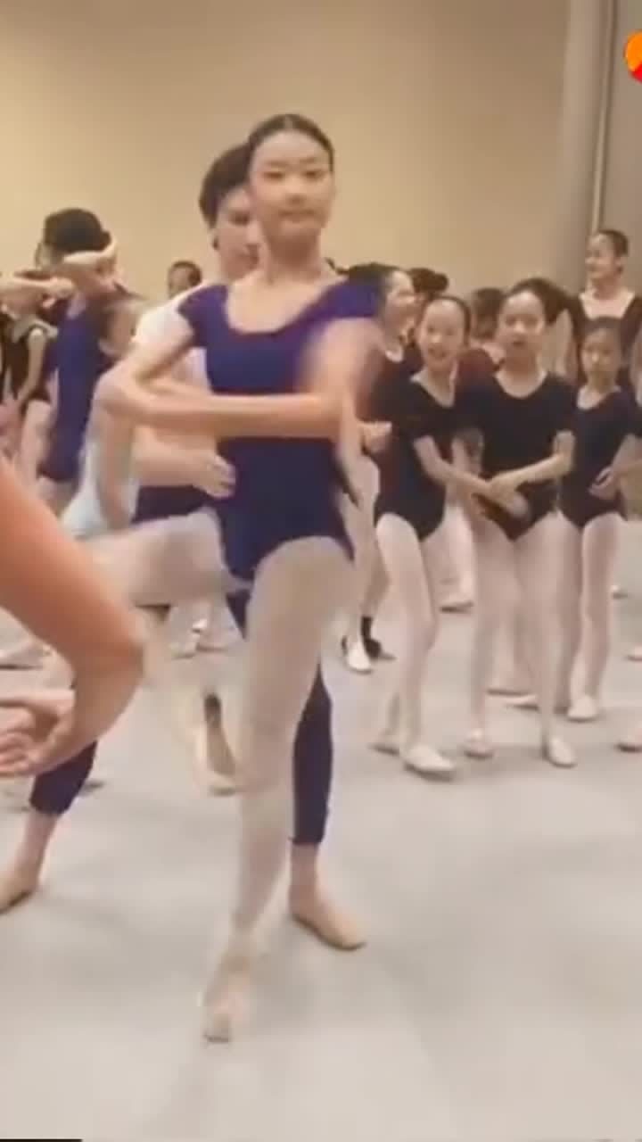 芭蕾舞：小姐姐转圈好稳！我估计转两圈就晕了！你们呢？_高清