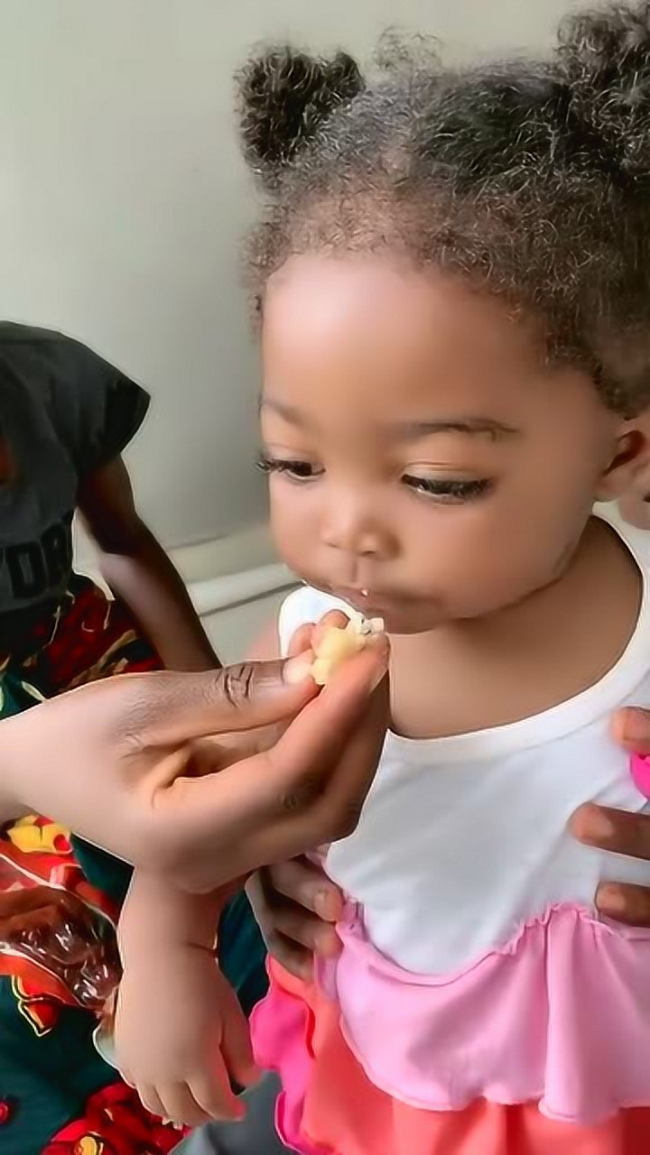 比牙肯尼一家干净利落多了,小孩太可爱天真了