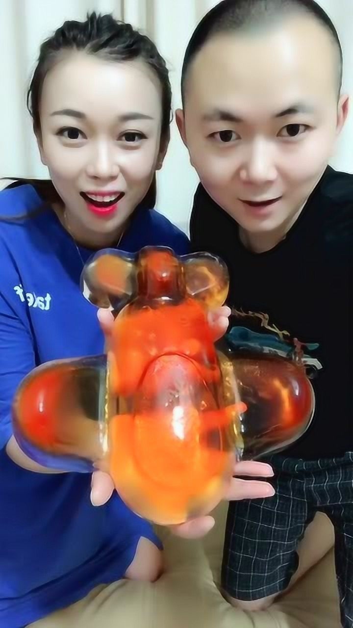 吃冰达人大哥咬完冰飞机冰裂了