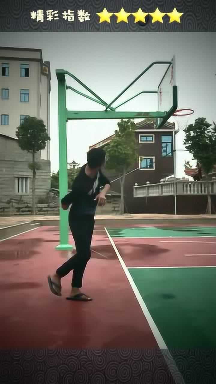小哥哥另类打篮球的方式倒背手的方法太厉害了