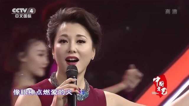 主持人梦桐+徐俐+李红跨界演唱《昨夜星辰+小城故事+甜蜜蜜》