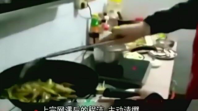 河南焦作:网课之后做家务 小学生变身“小厨神”