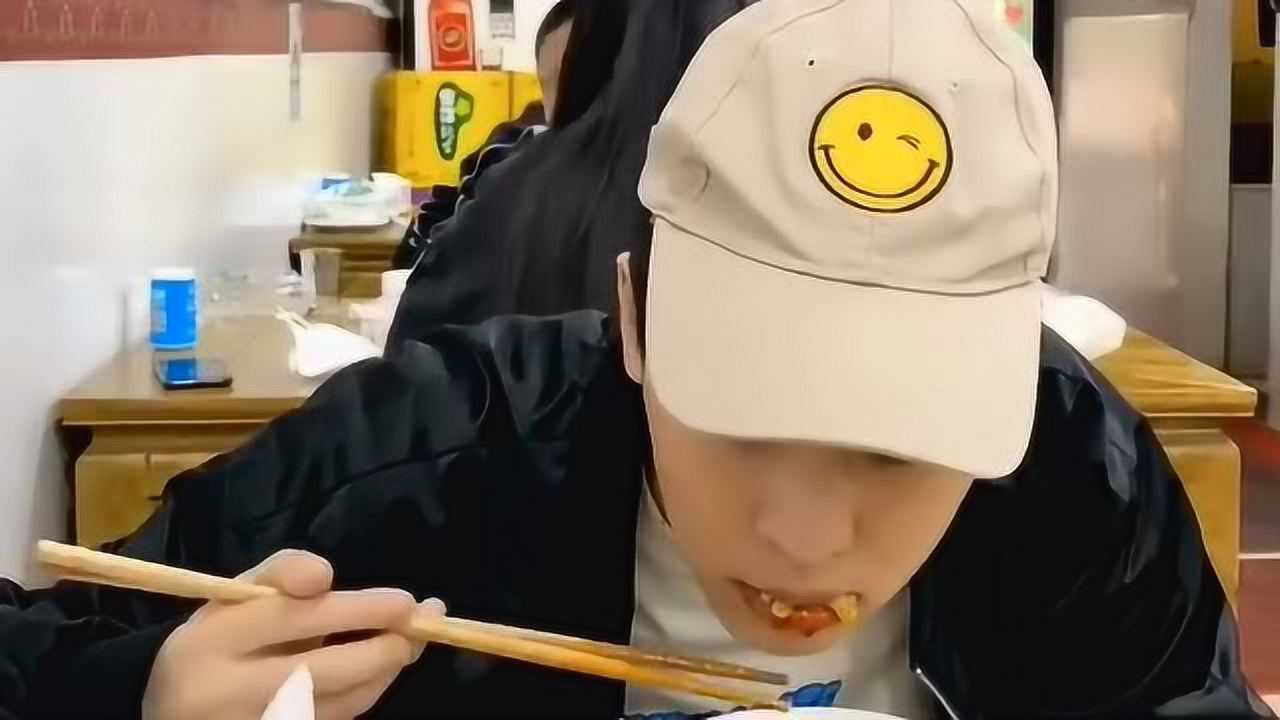和网恋的帅哥一起吃饭,人长得还行就是素质有点差,这种人能要吗?