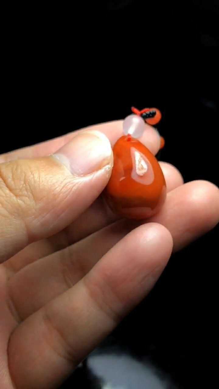 收藏级南红玉吊坠,顶级柿子红,色泽红润肉质饱满