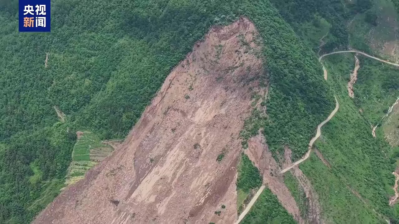 贵州省大方县果瓦乡山体滑坡 初步摸排8户19人被困