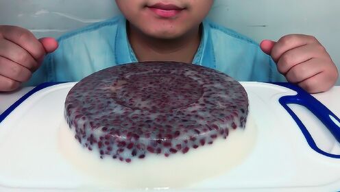 吃果冻视频：吃自制红豆牛奶果冻蛋糕，听吃果冻的咀嚼音！