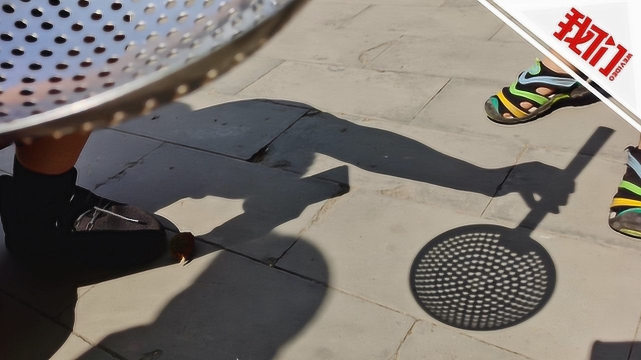 北京日坛公园内实测小孔成像看日食:漏勺光斑与日食同形 红墙挂满"