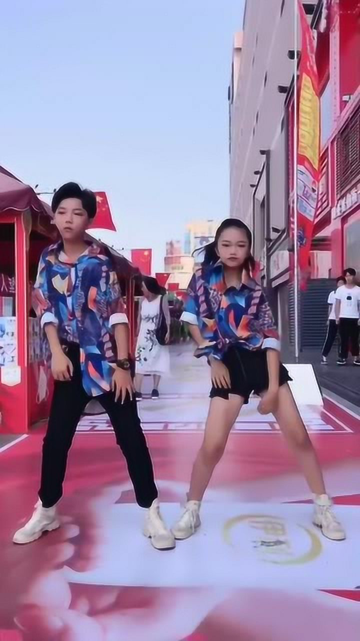 童模董艺版的芒种来了看她跳舞的样子比宋小睿强多了