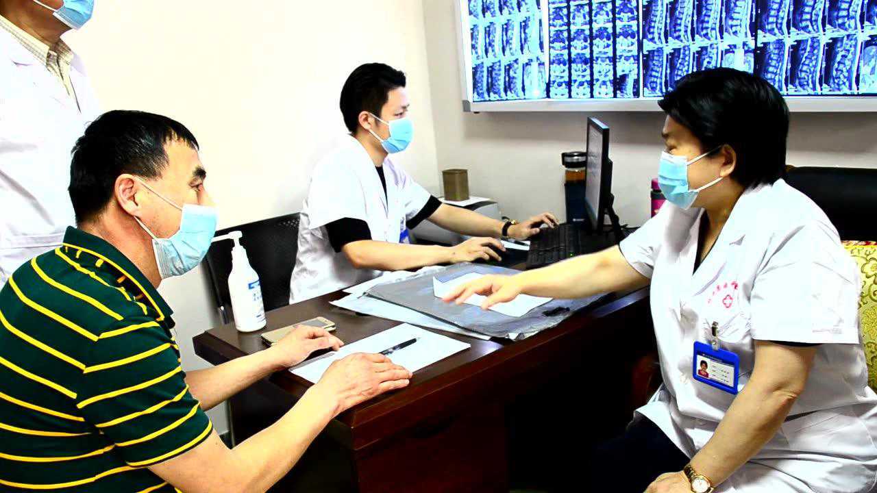 黑龙江大哥慕名在北京京医中医医院找到罗氏后人罗翠花看腰椎