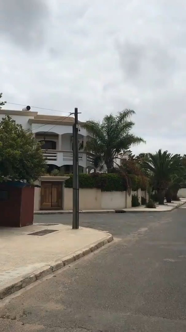 看看非洲黑人的富人区,有这么一间小屋就代表有钱人,也是服了